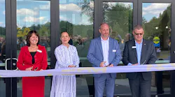 Barbara-Spaeth-Isabel-Grieshaber-Markus-Kniesel-and-John-Groom-cutting-ribon-at-Vegas-new-headquarters