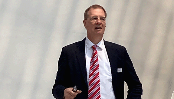 1663606589626 Imageofdiplingdrhcoliverjungspeakingatconference