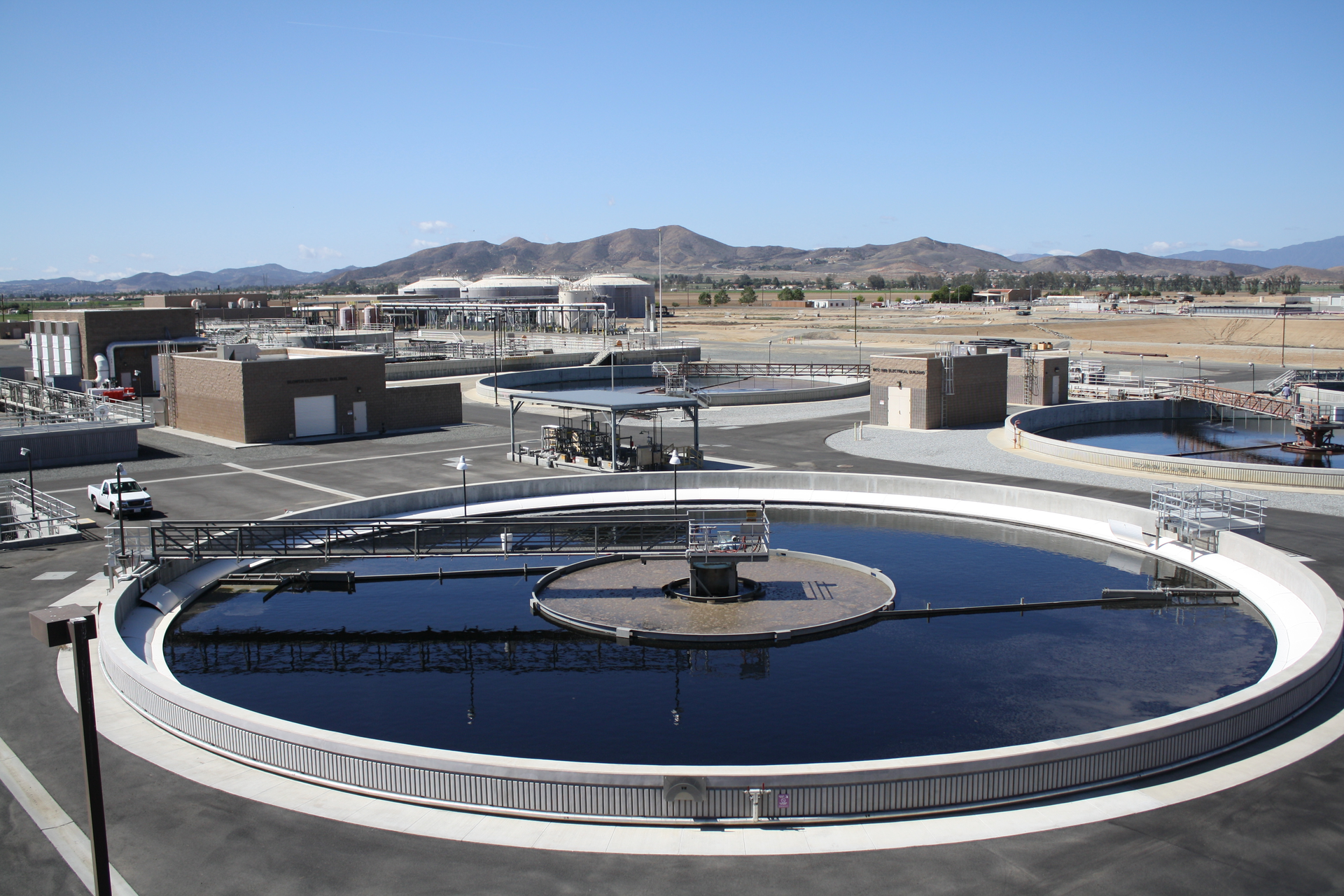 Figure 1: To serve nearly 1 million residents in Riverside County, Calif., and treat about 48 million gallons of wastewater per day, Eastern Municipal Water District (EMWD) operates four water treatment plants, such as its Perris Valley facility. The district recently teamed up with Maverick Technologies and Rockwell Automation to upgrade controls at its San Jacinto plant with an artificial intelligence (AI) application that learns current aeration and dissolved oxygen (DO) operating states and optimally adjusts PID responses as conditions change. Its AI-aided controls reduced air delivered to the aeration basin by as much as 31%, reduced the plant&rsquo;s energy consumption by 960 kilowatt hours (kWh) of electricity per day for $42,000 in annual savings, while lowering the DO setpoint, which will unlock daily electricity savings of 1,370 kWh, resulting in $60,000 in annual savings. Source: EMWD