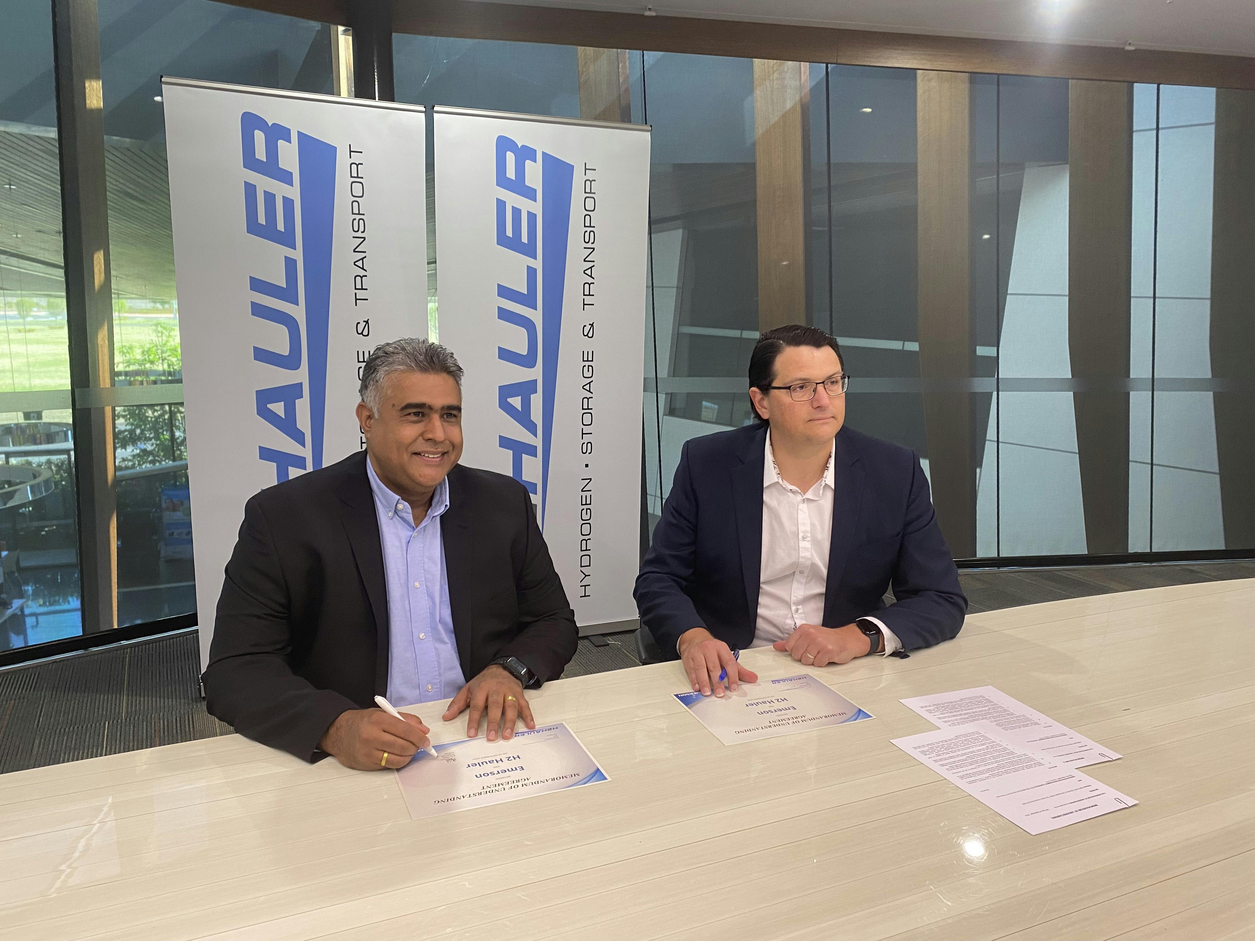 Boris Gabin (left), VP for Australia and New Zealand at Emerson, signs an agreement with Tyson Cooney (right), CEO of H2 Hauler, to provide integrated hydrogen mobility technologies.