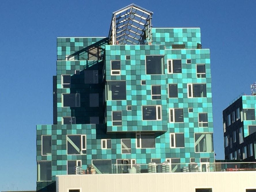 Figure 3: The school with the largest solar facade in the world. Source: Copenhagen International School