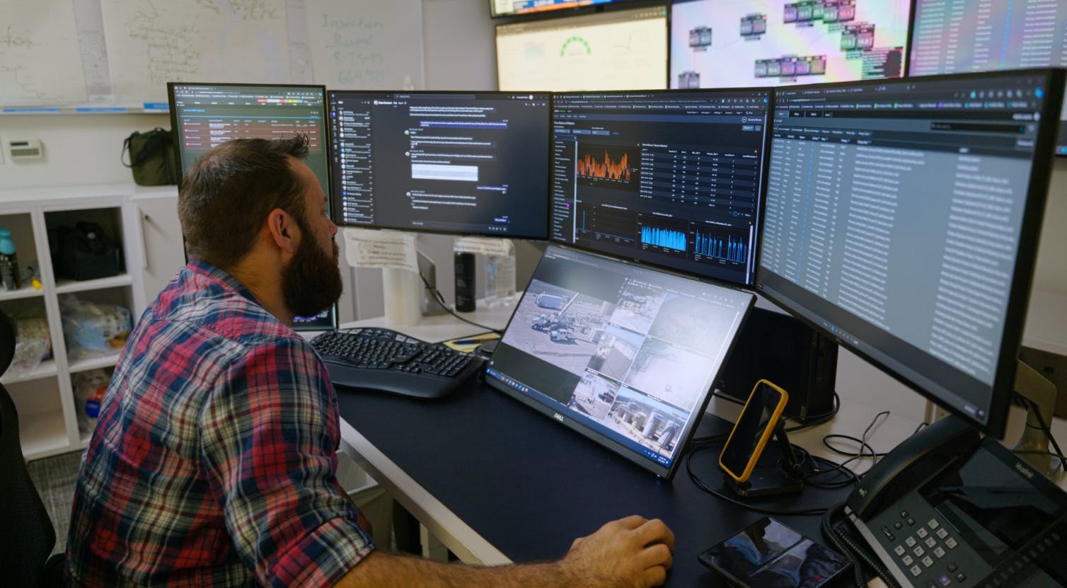 To replace the VPNs and SCADA system managing its saltwater transportation pipeline for shale oil and gas clients, Goodnight Midstream implemented Cirrus Link&rsquo;s Chariot MQTT publish-subscribe broker and web-based Ignition Edge software on Moxa&rsquo;s AIG Edge Intelligence gateways, which are also preloaded with Debian&rsquo;s Linux-for-the-edge software.