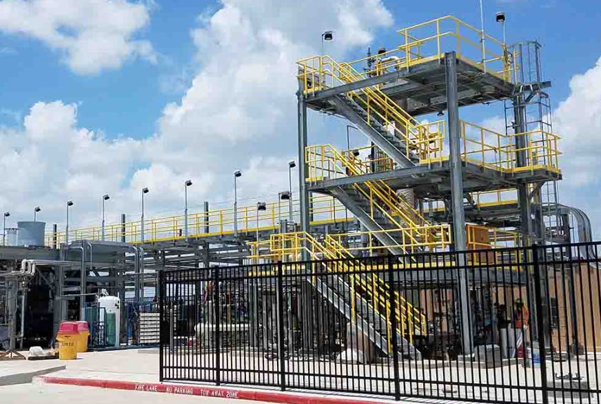 Figure 1: The 32-ft, propylene glycol distillation and recycling unit at LyondellBasell&rsquo;s Center for Petrochemical Energy & Technology (CPET) at San Jacinto College in Pasadena, Texas, includes an eight tray column, DeltaV DCS, cooling water, boiler and reverse osmosis utilities, and 72 I/O with smart Rosemount transmitters. CPET&rsquo;s glass pilot plant has two tank farms, feeding four process units, and all-glass and -acrylic components for easier observation.