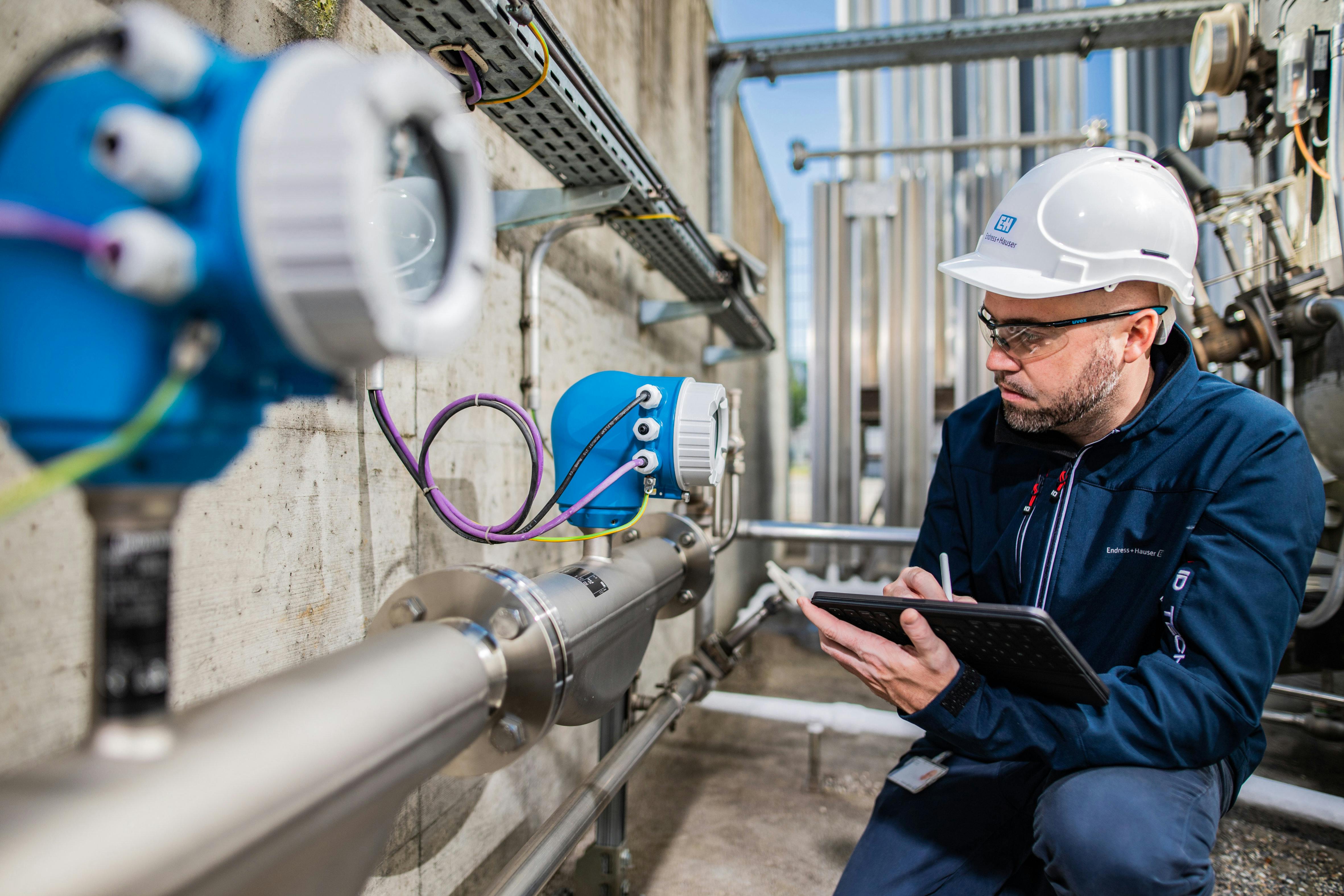 Endress+Hauser engineer