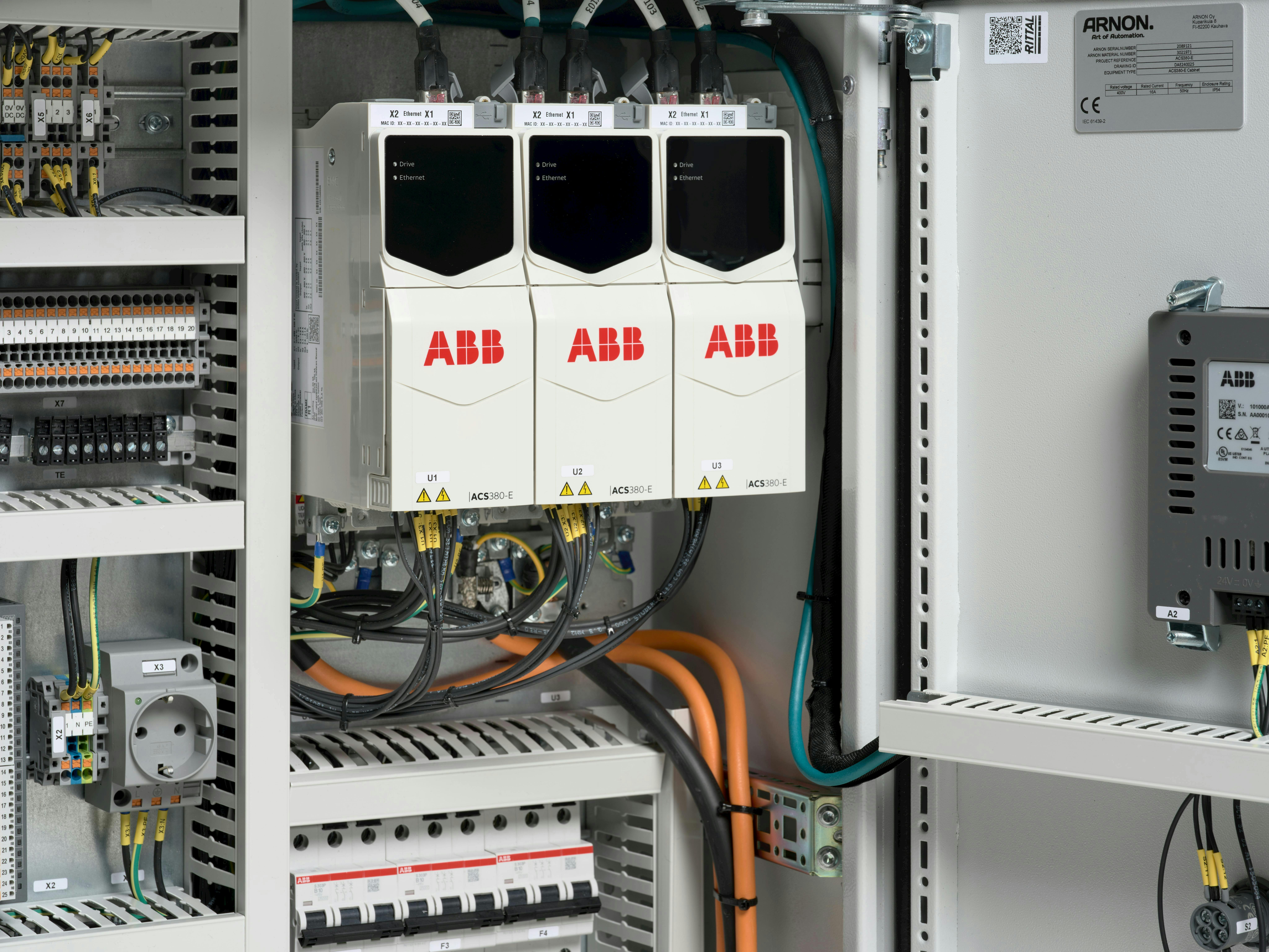 ACS380E kaapissa 3 tarra poistettu