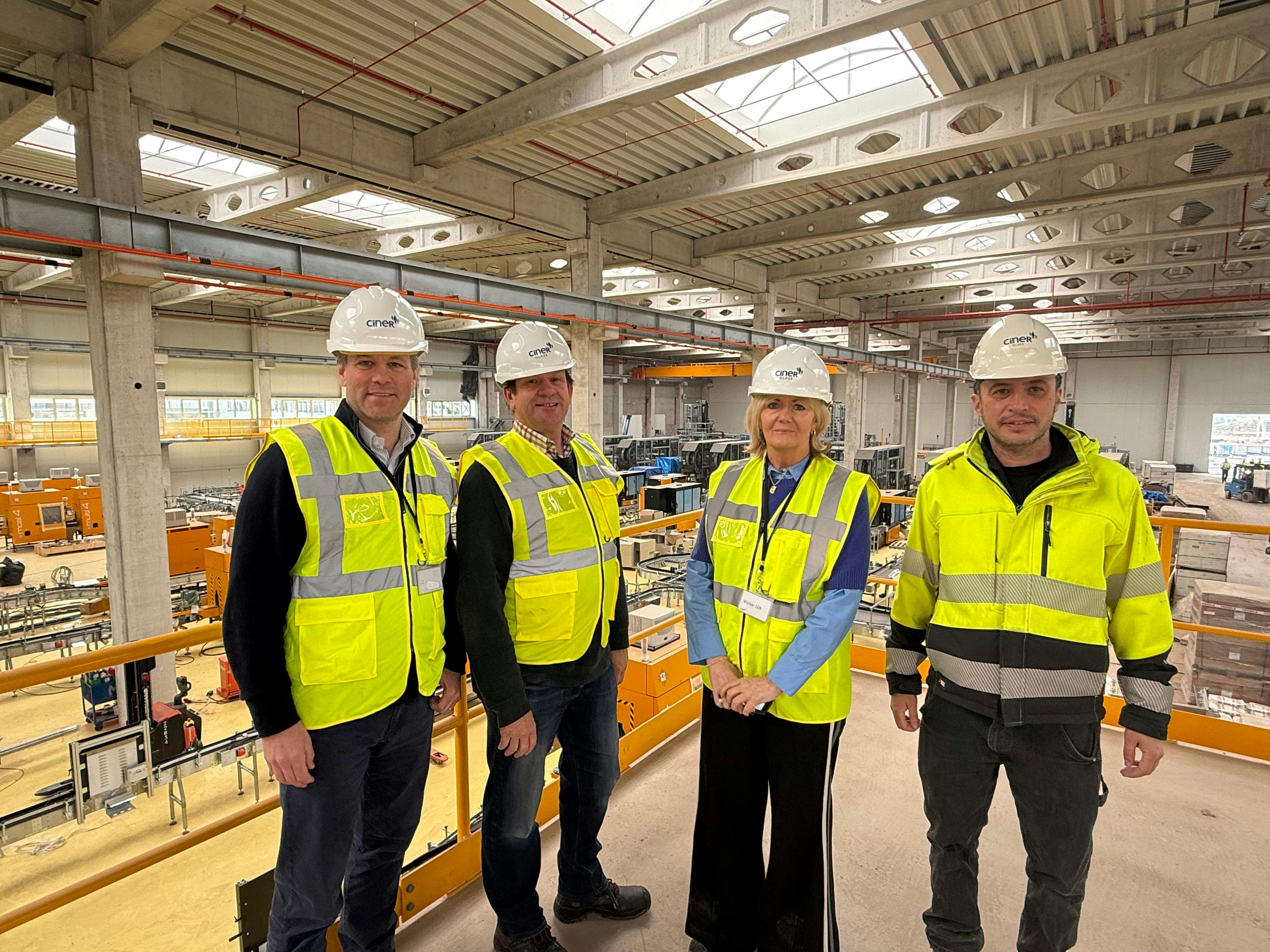 Leaders of the ResponsibleGlass sustainability initiative recently visited the facility that Ciner Glass is building in Lommel, Belgium.