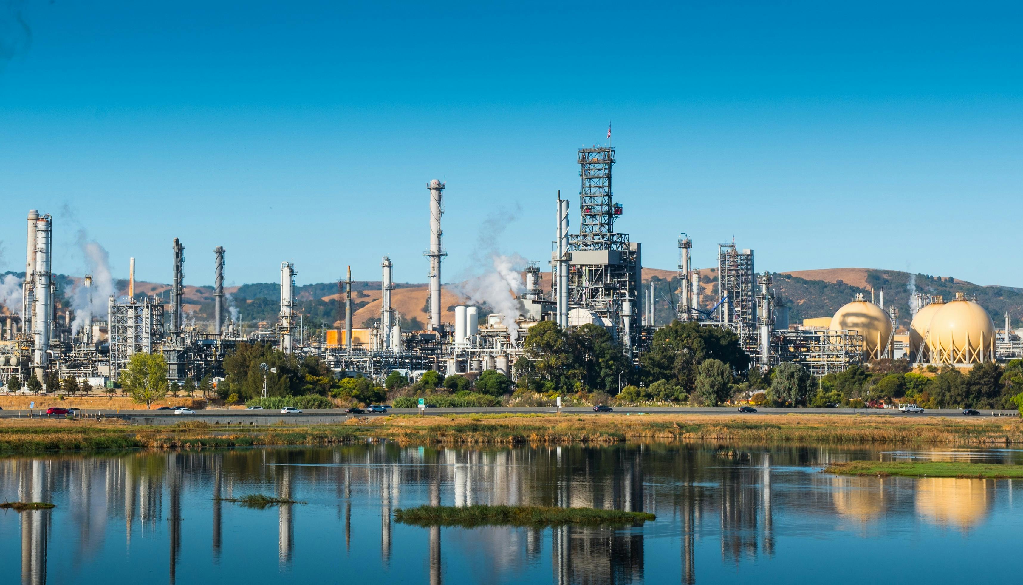 Figure 1: Martinez Refining Co. covers 860 acres near San Francisco Bay, contains 35 process units, was built to process heavy crude oil from California&rsquo;s San Joaquin Valley, presently sources crude oils from Alaska to South America, and can produce up to 2 billion gallons of gasoline, diesel and jet fuel per year.