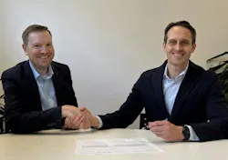 Stefan Jäger of Siemens and Dr. Christian Hoffart of Sparepartsnow seal their companies’ partnership to expand access to Siemens’ refurbished automation products.